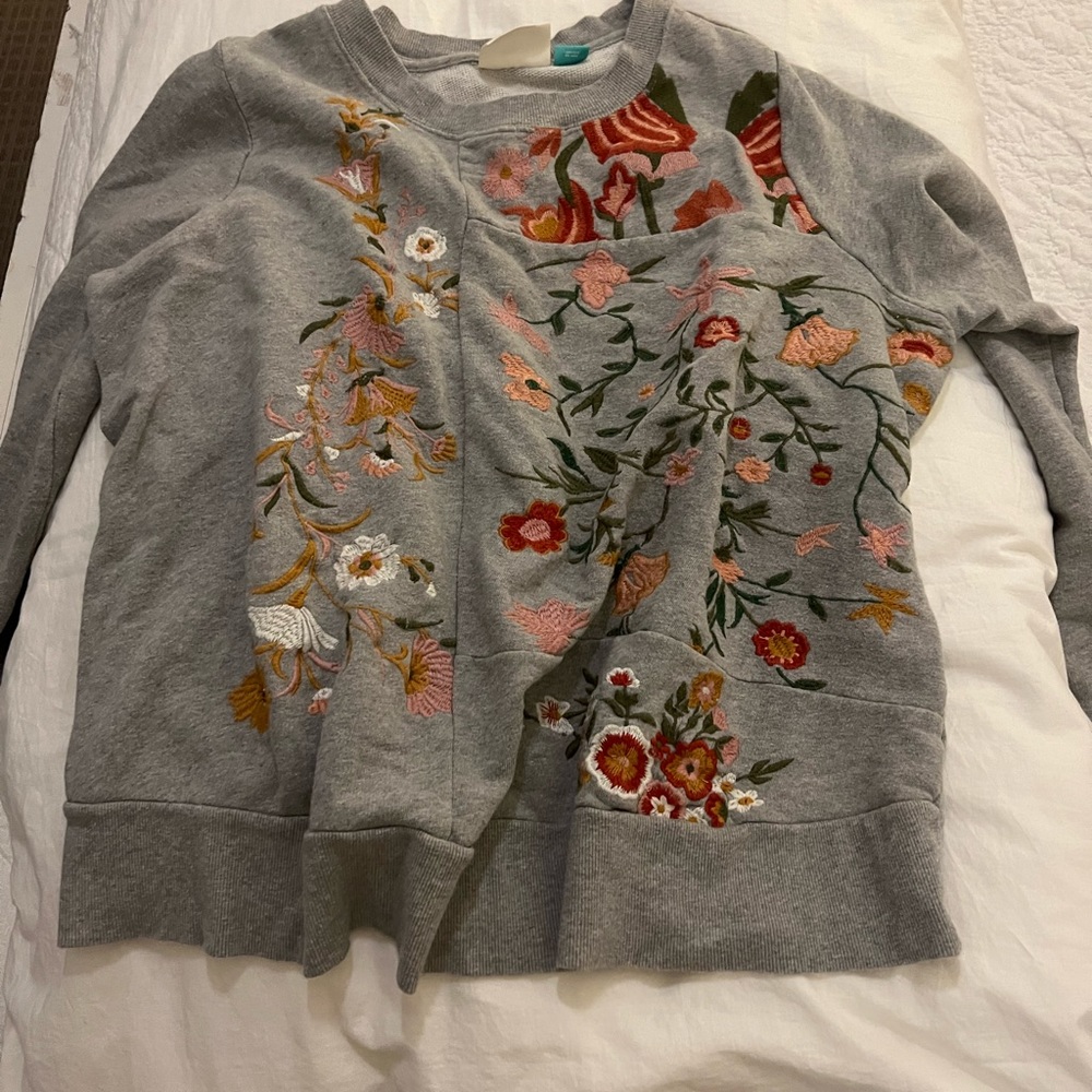 COPY - Maeve by Anthropologie sweatshirt. Embroidered with flowers. Size 1x